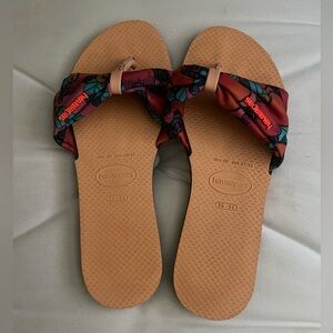 Havaianas Women's Sandals with Floral Strap - Red and Blue